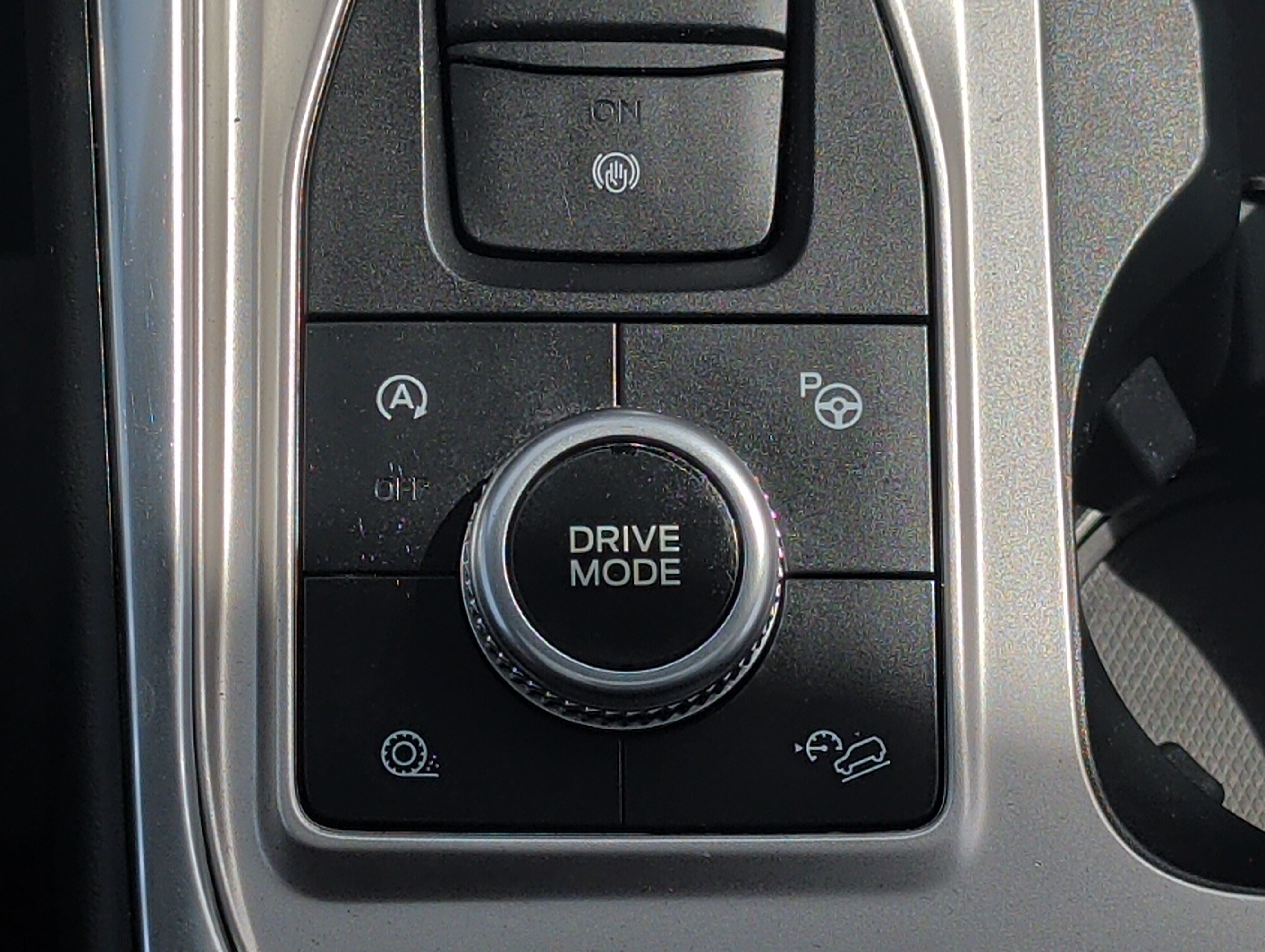 Certified 2020 Ford Explorer Platinum w/ Premium Technology Package AWD/4WD image 31