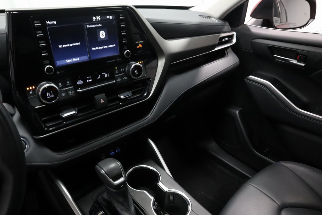 Used 2022 Toyota Highlander XLE image 29