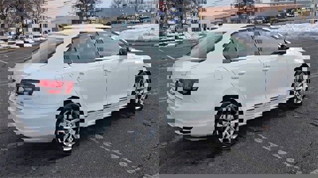 Used 2017 Volkswagen Jetta SEL image 9