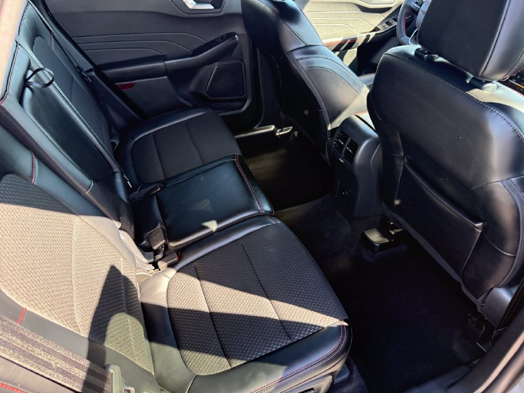 Certified 2025 Ford Escape ST-Line w/ Cold Weather Package FWD image 17