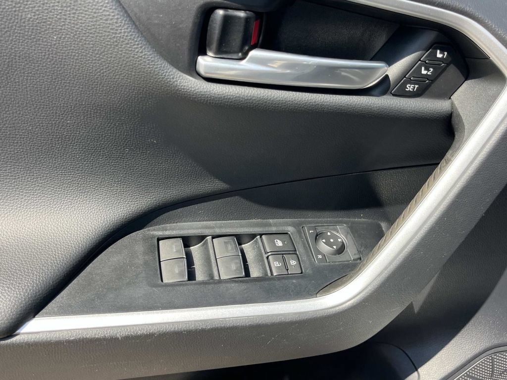 Used 2023 Toyota RAV4 XSE AWD/4WD image 30