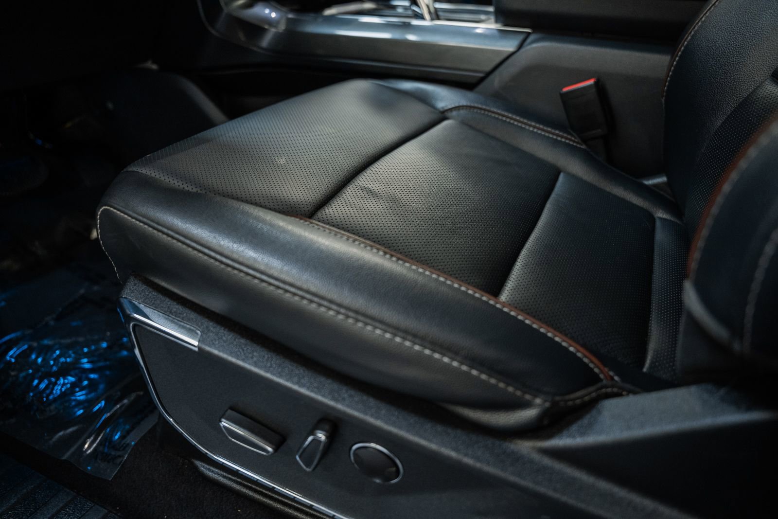 Certified 2023 Ford F150 Lariat w/ Equipment Group 502A High image 45