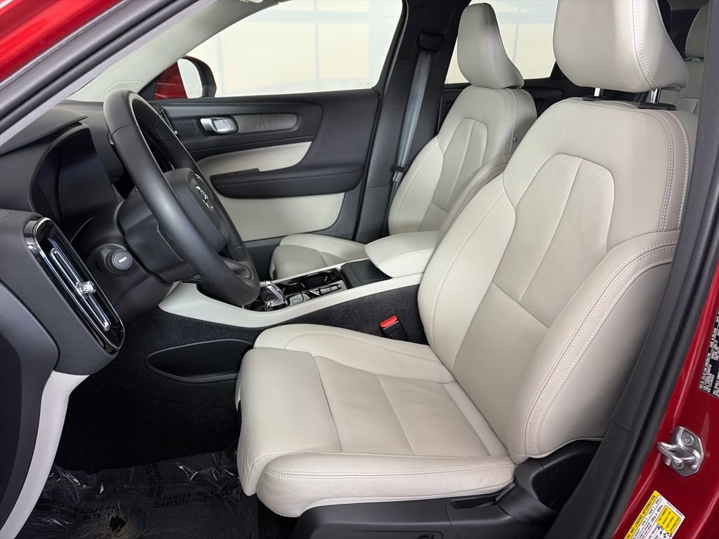 Used 2022 Volvo XC40 T5 Inscription image 11