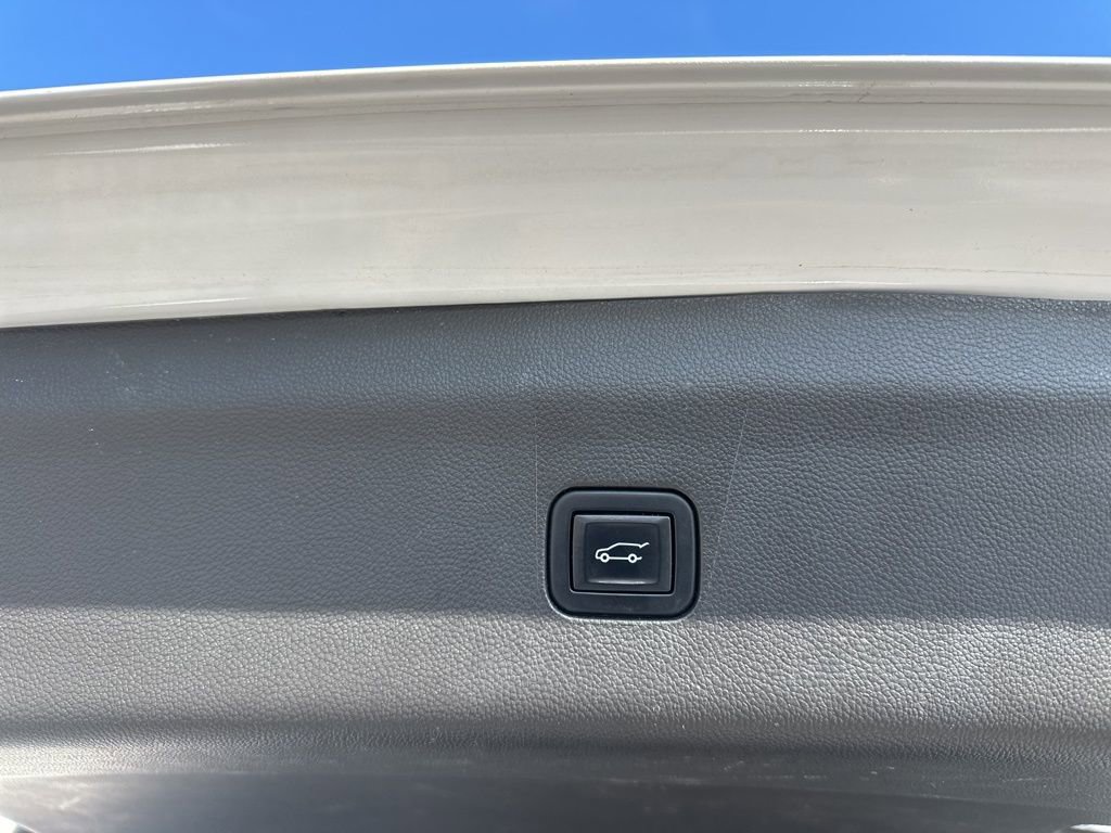 Used 2022 Buick Enclave Essence image 13