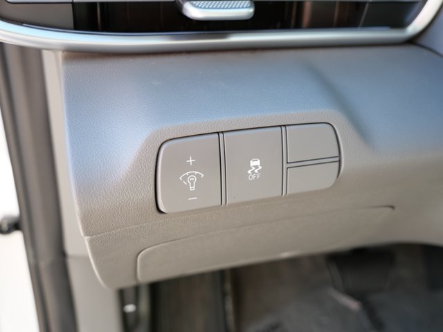 Used 2025 Hyundai Elantra SEL FWD image 15