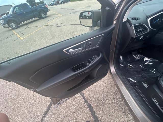 Certified 2019 Ford Edge SEL w/ Equipment Group 201A AWD/4WD image 7