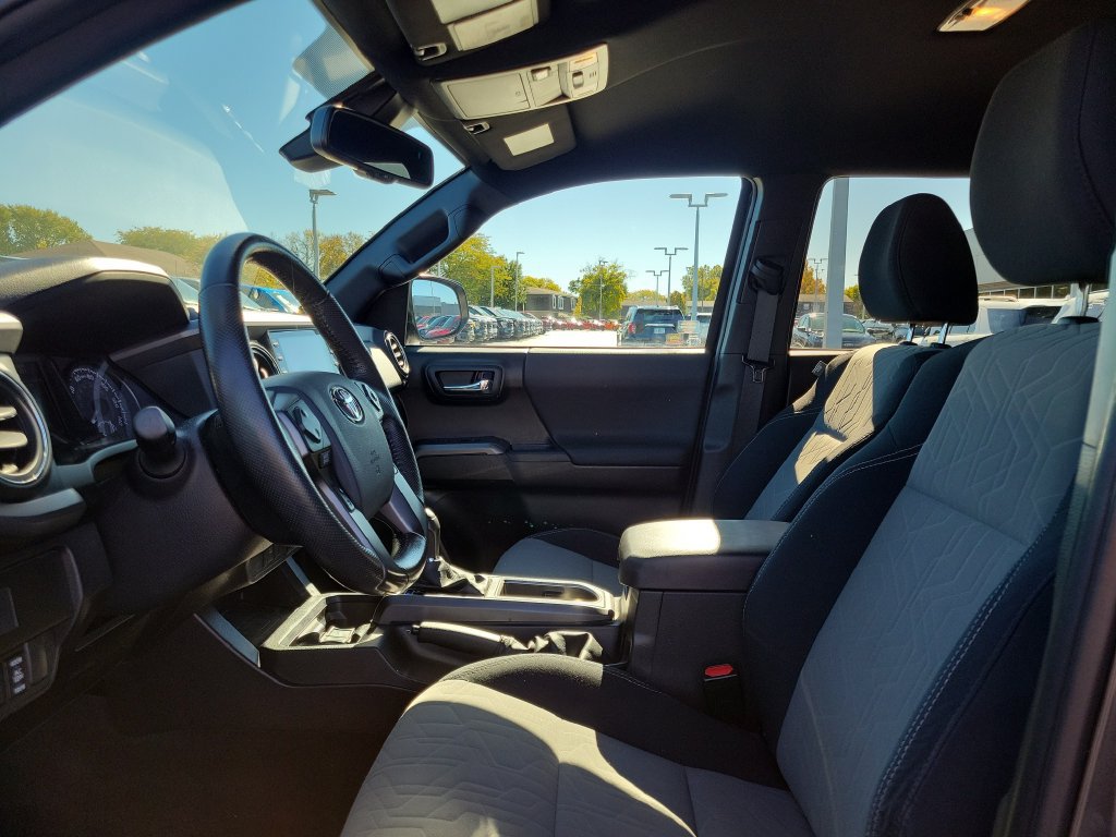 Used 2020 Toyota Tacoma TRD Sport AWD/4WD image 19