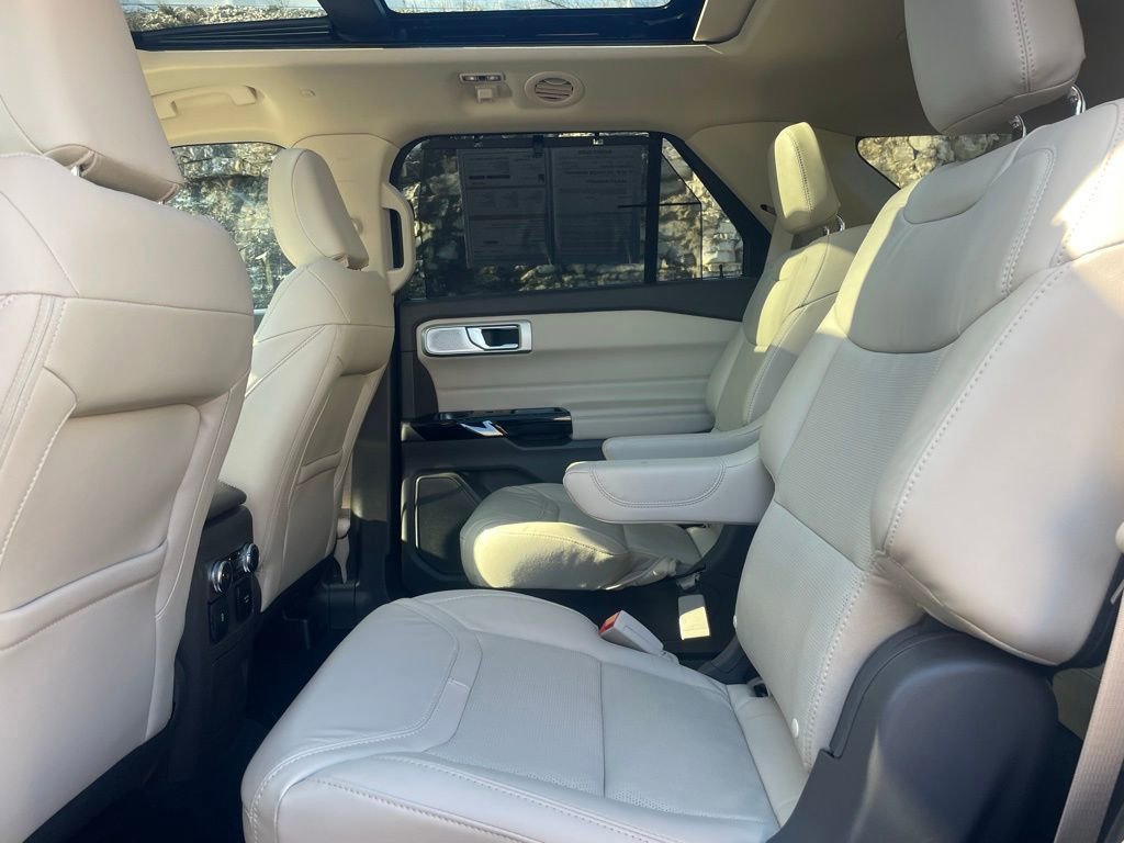Certified 2022 Ford Explorer Platinum w/ Technology Package image 13