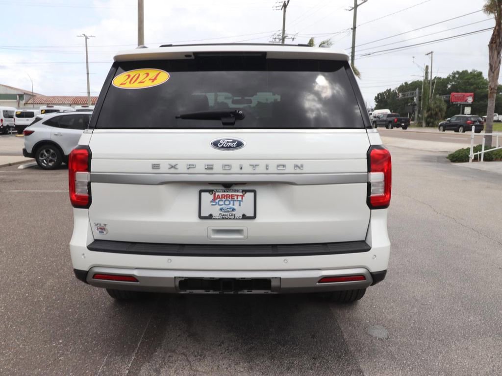 Certified 2024 Ford Expedition XLT image 4
