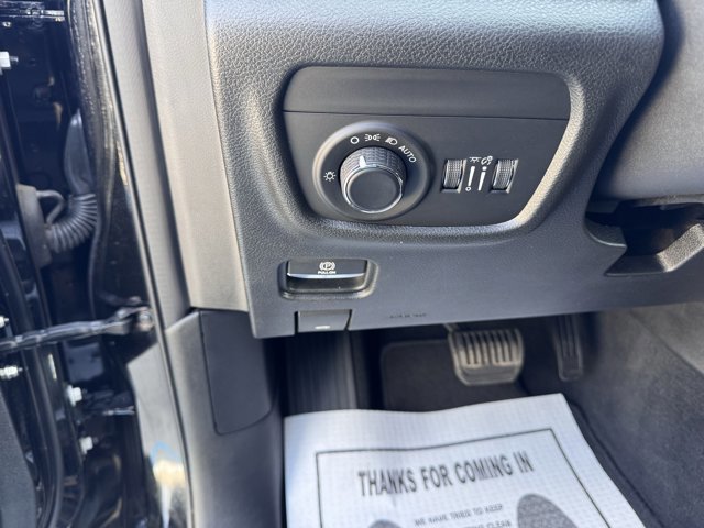 Used 2023 Jeep Grand Cherokee Laredo image 11