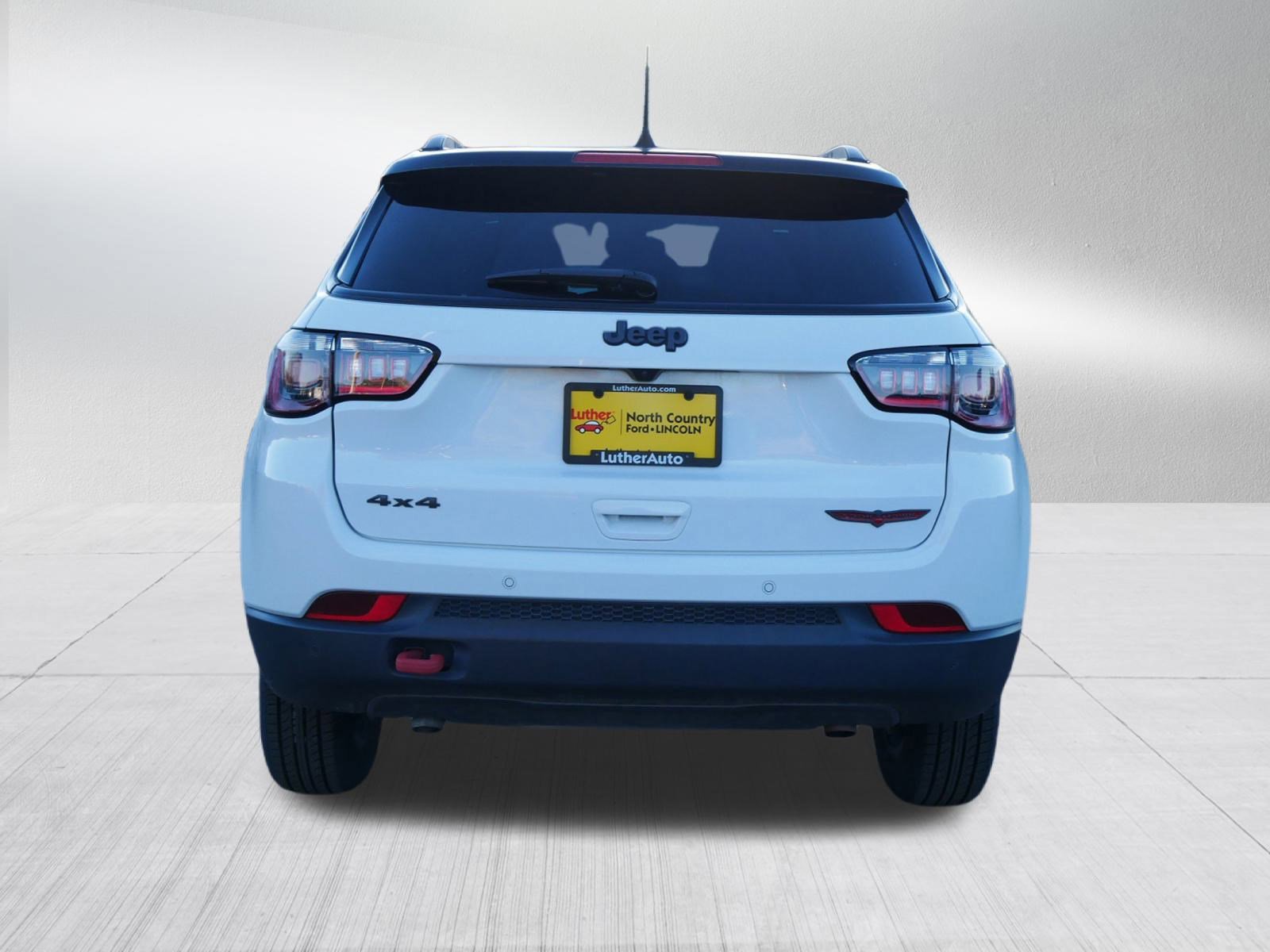 Used 2023 Jeep Compass Trailhawk image 4