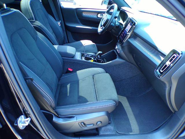 Used 2025 Volvo XC40 B5 Plus AWD/4WD image 15