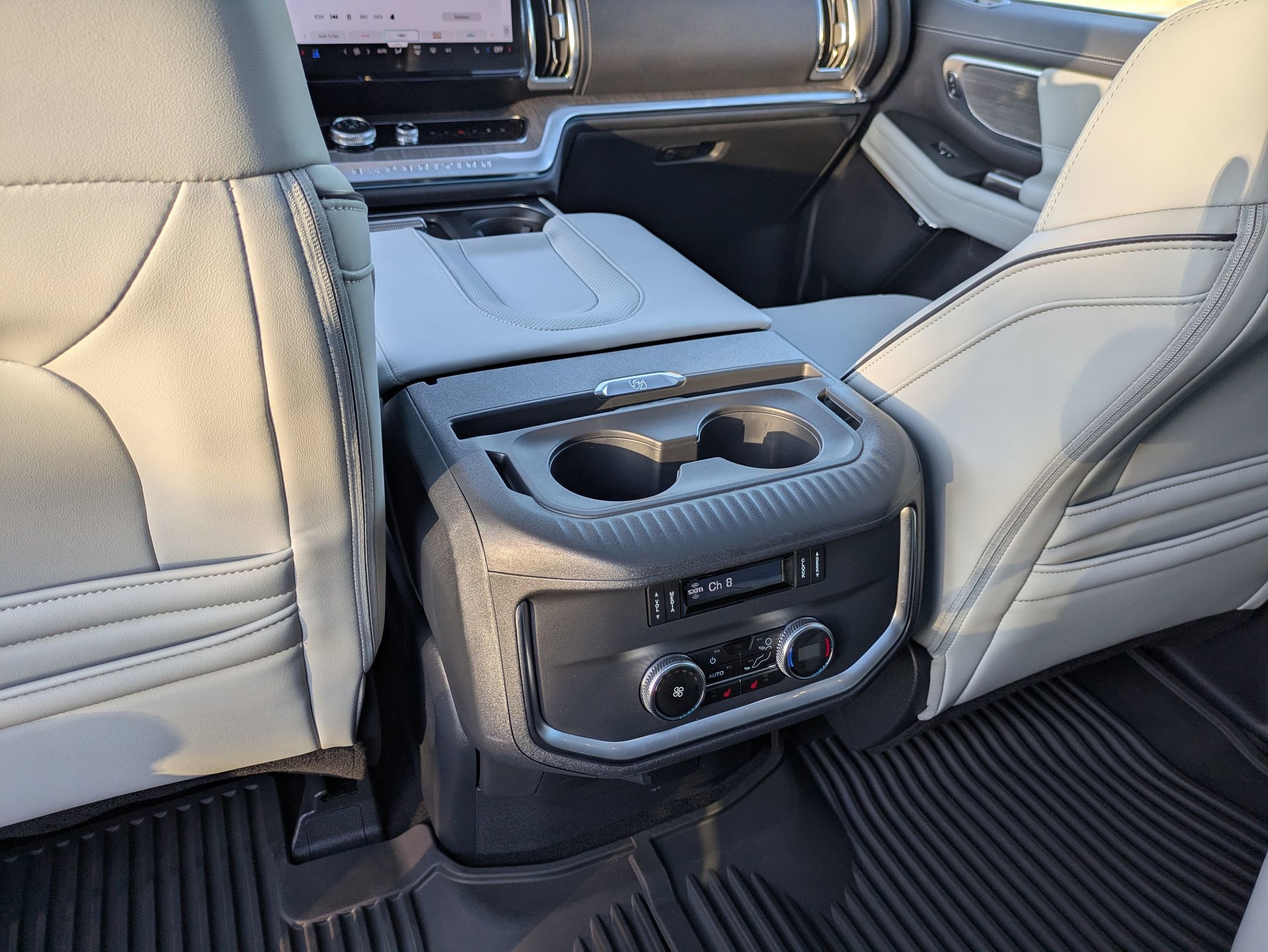 Certified 2025 Ford Expedition Platinum w/ Platinum Ultimate Package AWD/4WD image 30