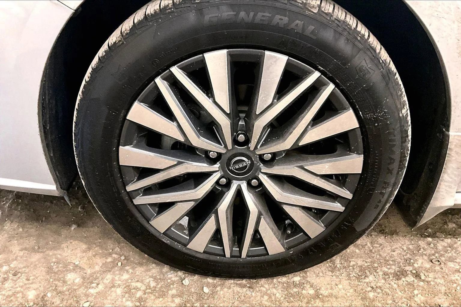 Used 2023 Nissan Altima 2.5 SV w/ SV Premium Package image 10