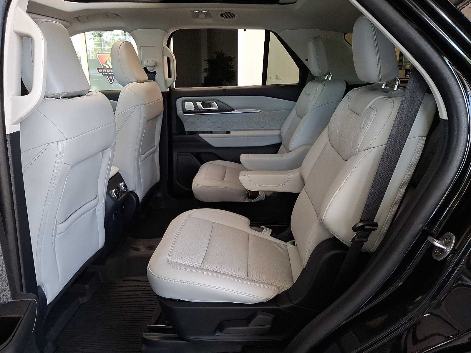 Certified 2025 Ford Explorer Platinum w/ Ultimate Package AWD/4WD image 14
