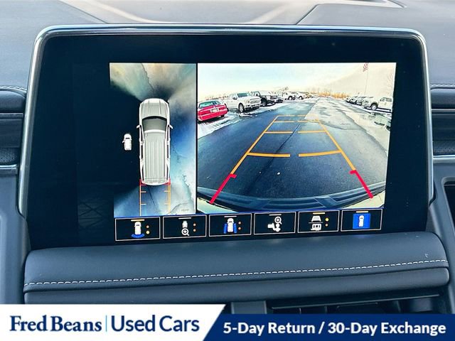 Used 2023 GMC Yukon XL SLT w/ SLT Luxury Package image 16