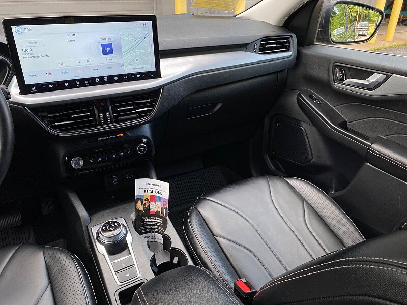 Certified 2025 Ford Escape Platinum w/ Premium Technology Package AWD/4WD image 22