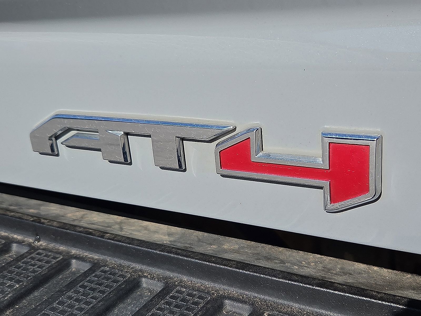 Used 2025 GMC Sierra 2500 AT4 w/ AT4 Premium Plus Package image 9