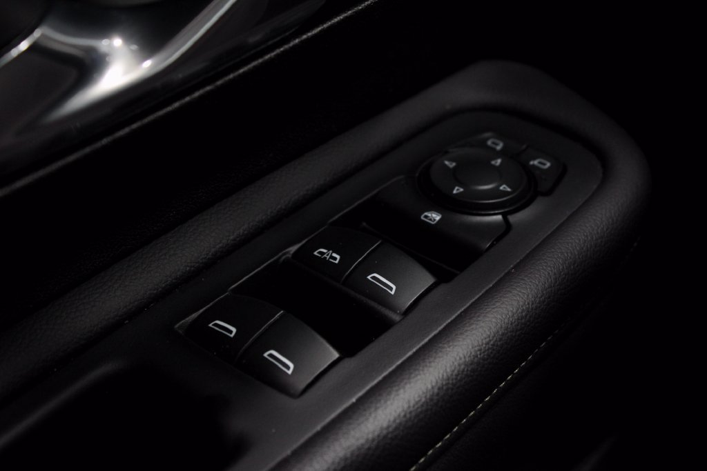Used 2024 GMC Terrain Denali w/ Black Diamond Edition AWD/4WD image 23