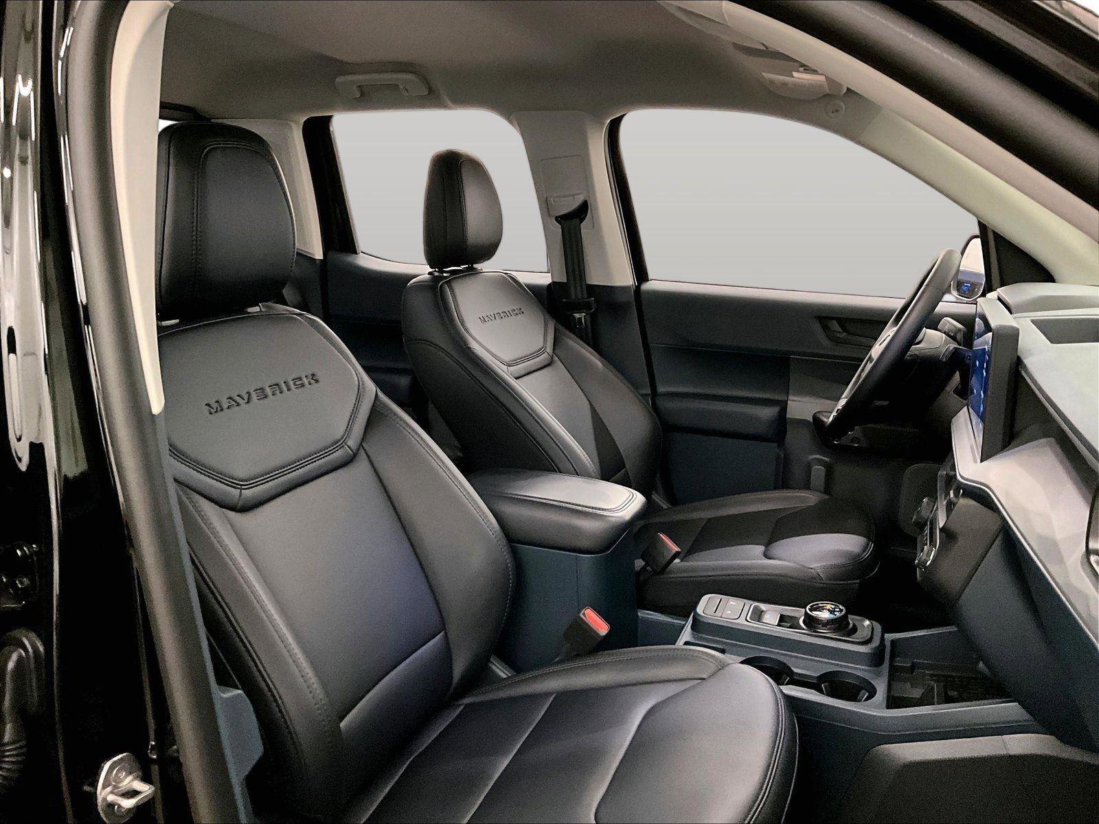 Certified 2025 Ford Maverick Lariat w/ Black Appearance Package image 7