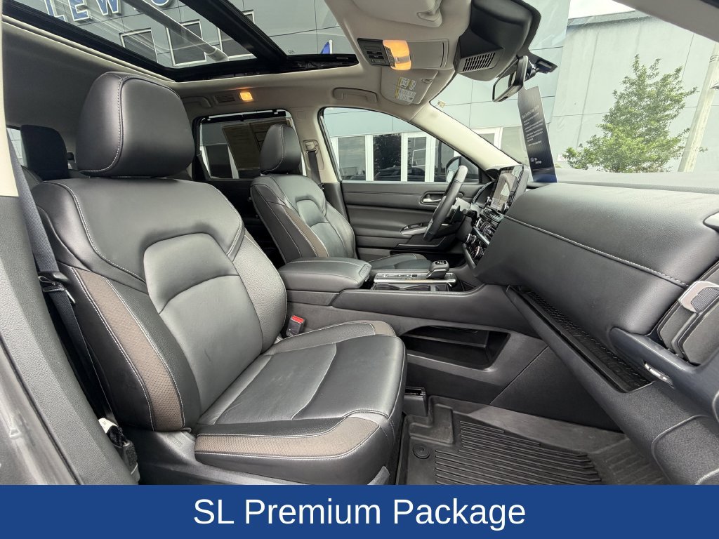 Used 2024 Nissan Pathfinder SL w/ SL Premium Package FWD image 26