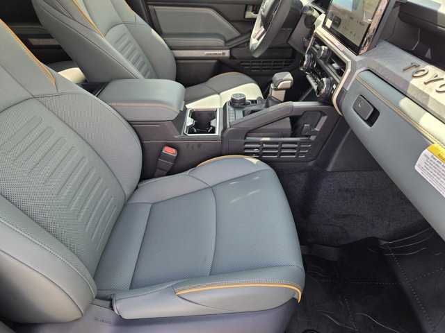 Used 2025 Toyota Tacoma Trailhunter image 13