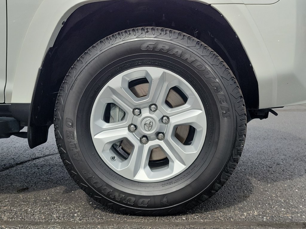 Used 2024 Toyota 4Runner SR5 Premium w/ Moonroof Package AWD/4WD image 11