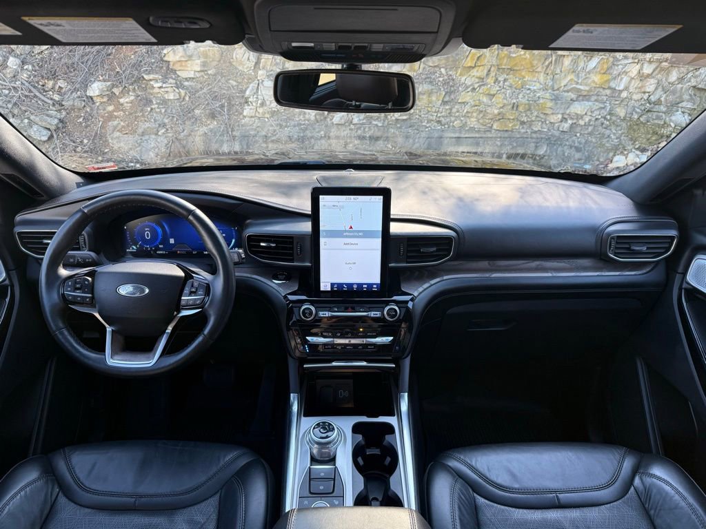 Certified 2022 Ford Explorer Platinum w/ Equipment Group 601A image 17