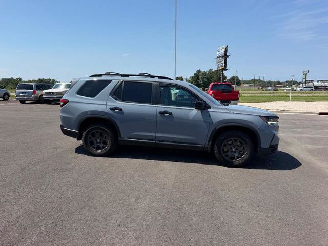 Used 2025 Honda Pilot TrailSport image 4