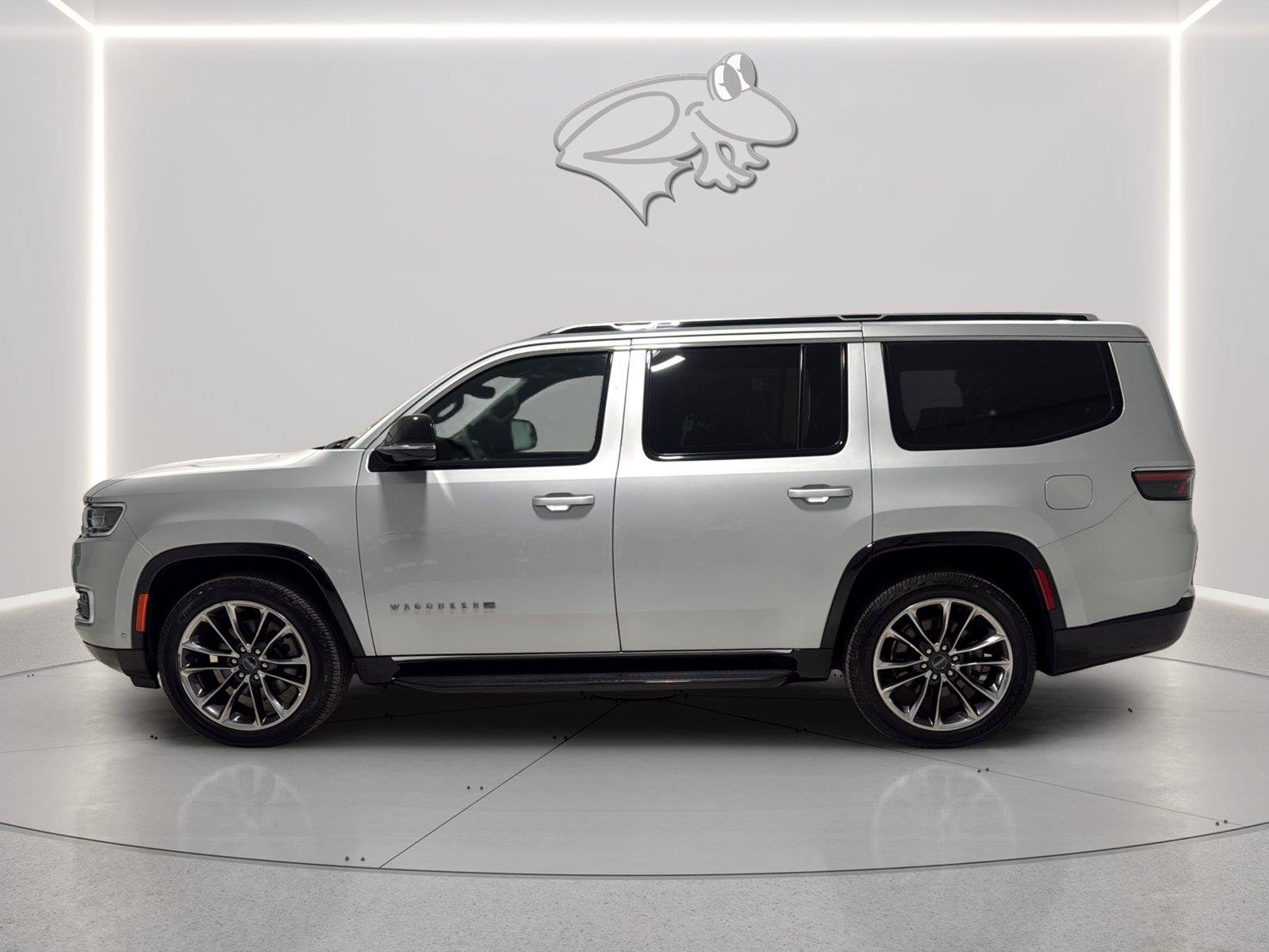 Used 2023 Jeep Wagoneer Series II w/ Premium Group I AWD/4WD image 2