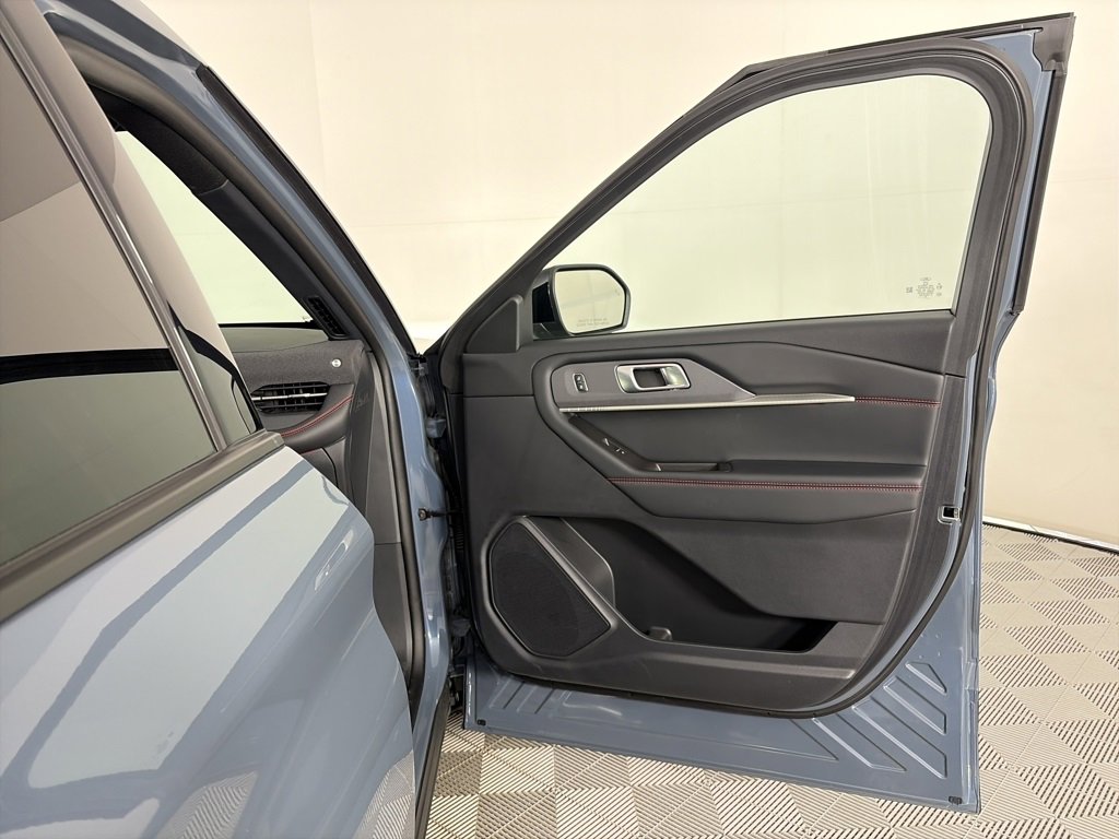 Certified 2025 Ford Explorer ST-Line w/ Premium Package image 31