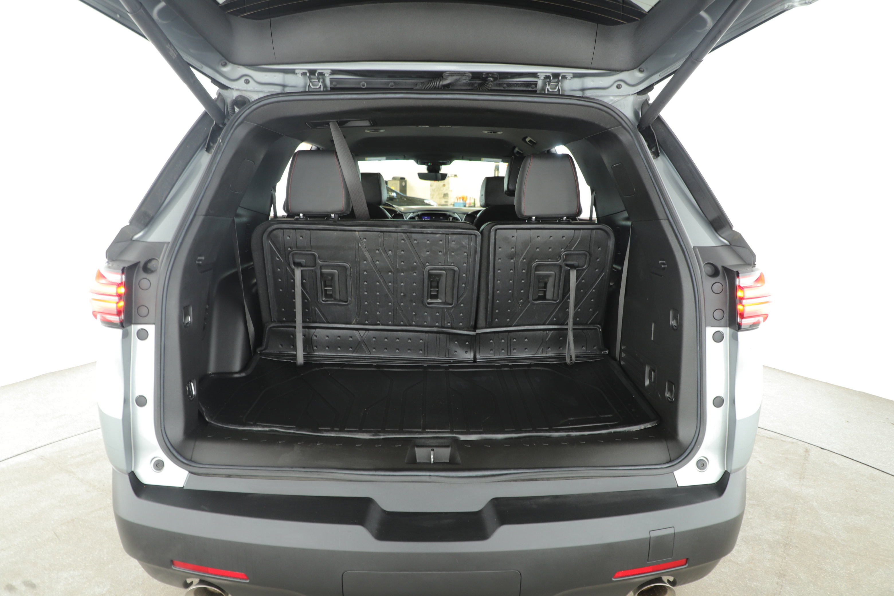 Used 2023 Chevrolet Traverse RS w/ LPO, Floor Liner Package image 5