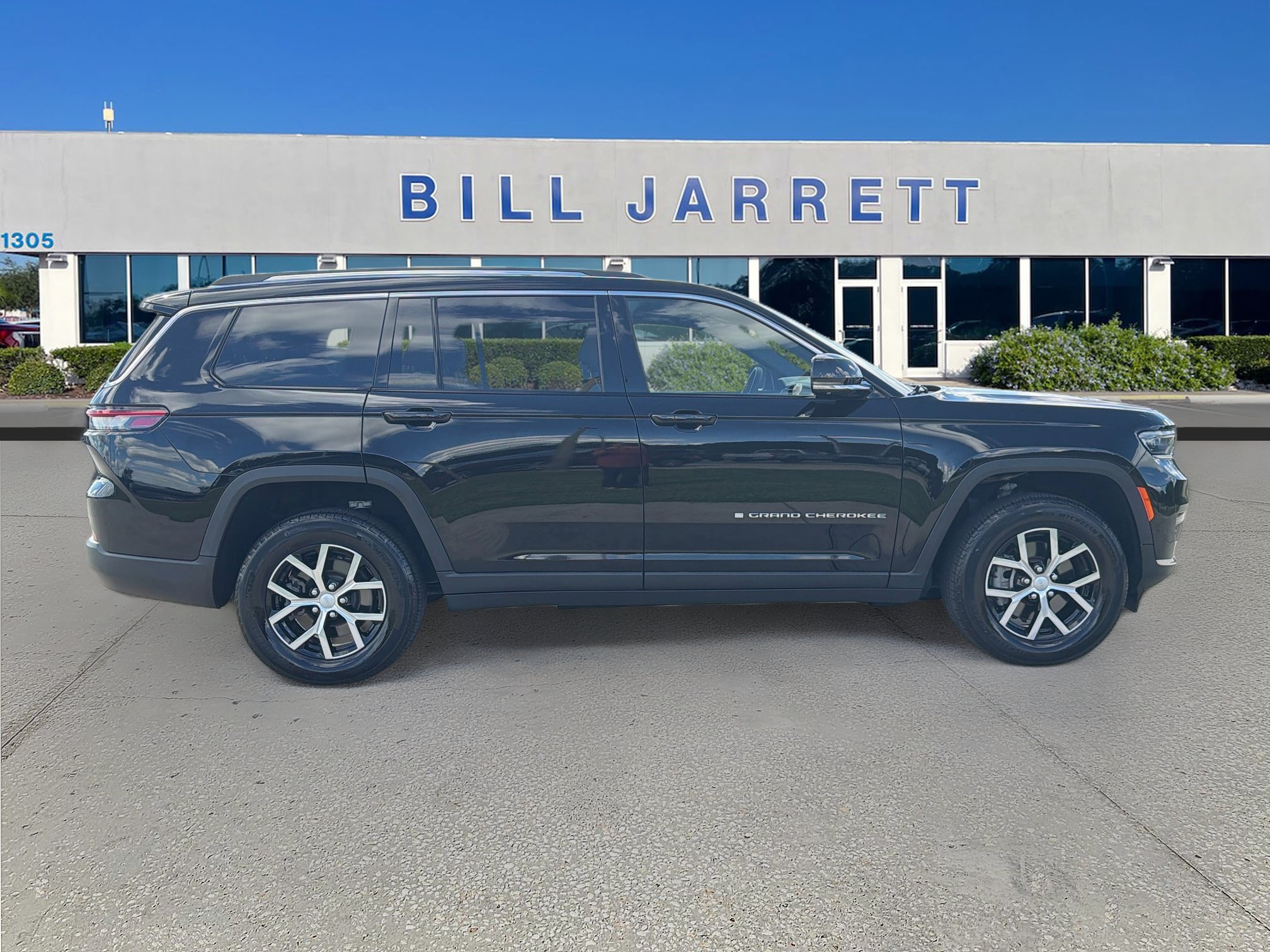 Used 2023 Jeep Grand Cherokee L Limited w/ Luxury Tech Group II AWD/4WD image 8