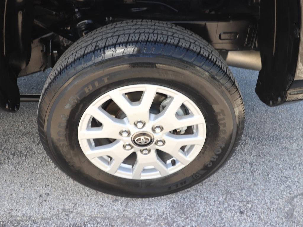 Used 2024 Toyota Tacoma SR5 w/ SR5 Upgrade Package AWD/4WD image 16