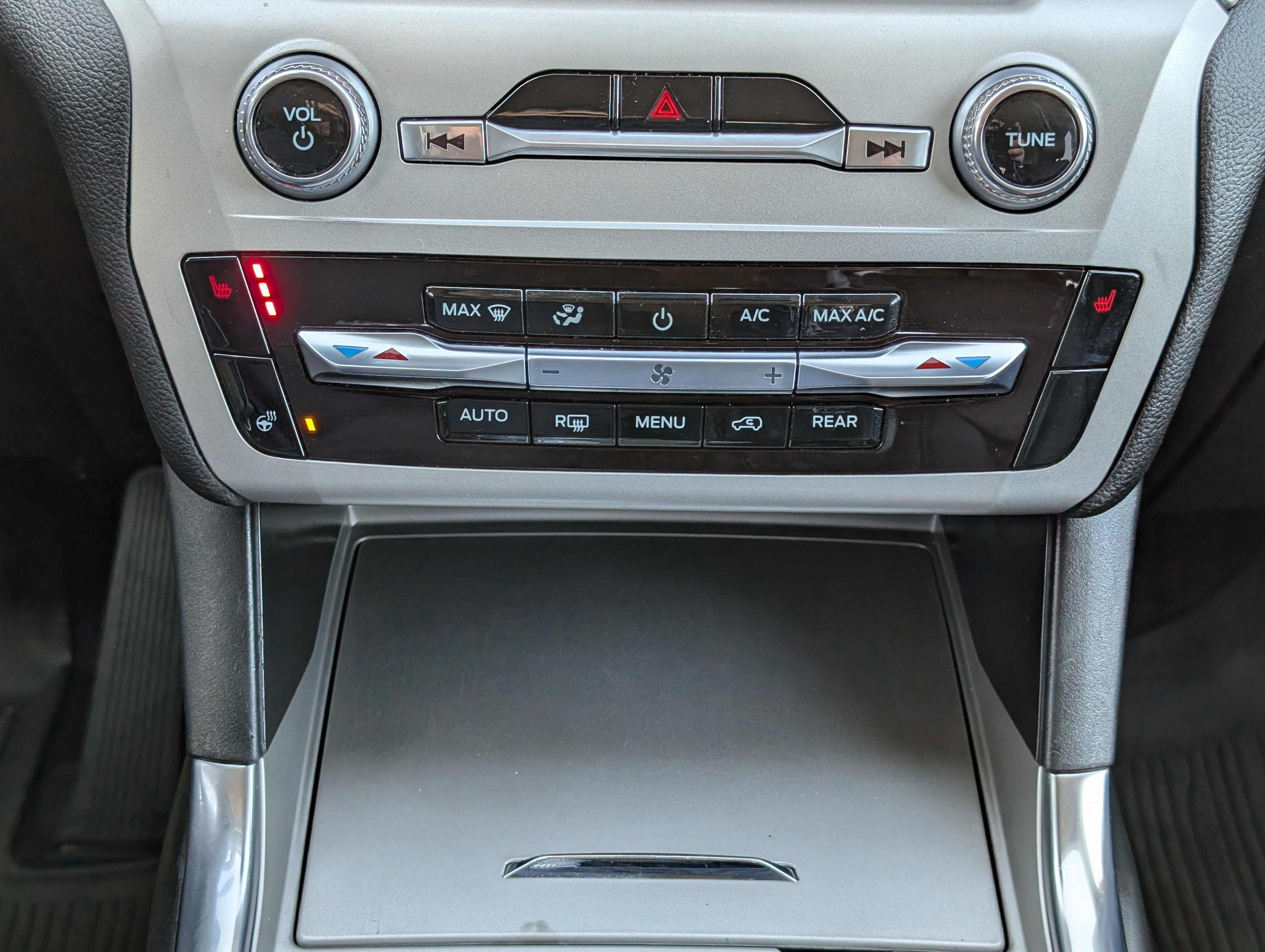 Certified 2022 Ford Explorer XLT w/ Equipment Group 202A image 30