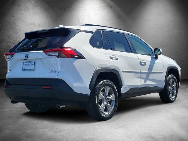 Used 2024 Toyota RAV4 LE AWD/4WD image 3