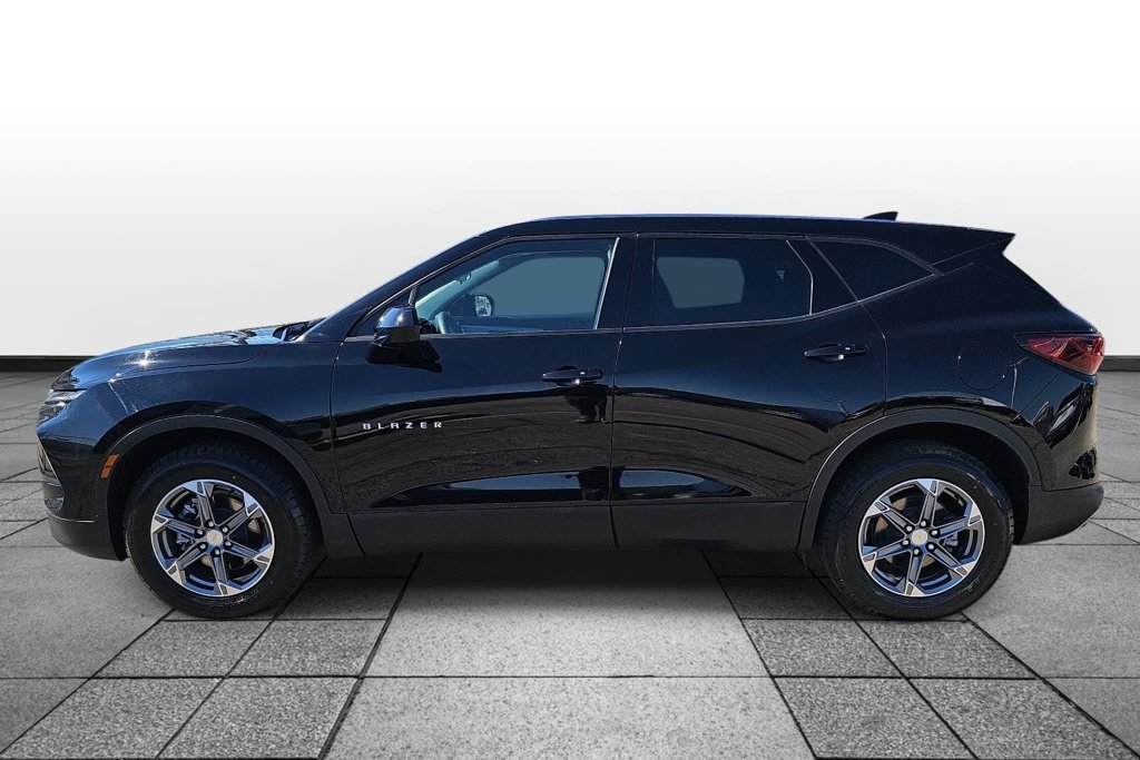 Used 2025 Chevrolet Blazer LT FWD image 8