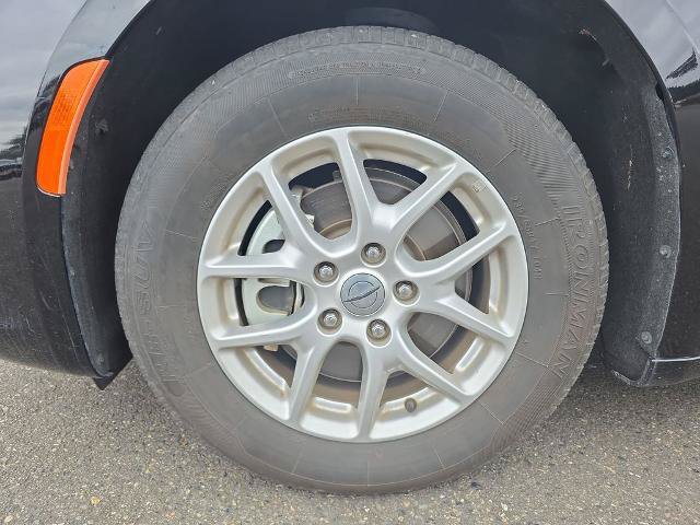 Used 2024 Chrysler Pacifica Touring-L FWD image 14