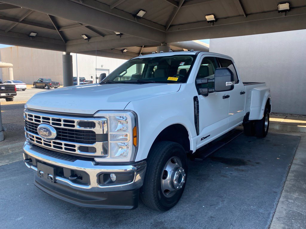 Certified 2025 Ford F350 XLT w/ 360-Degree Camera Package AWD/4WD image 3