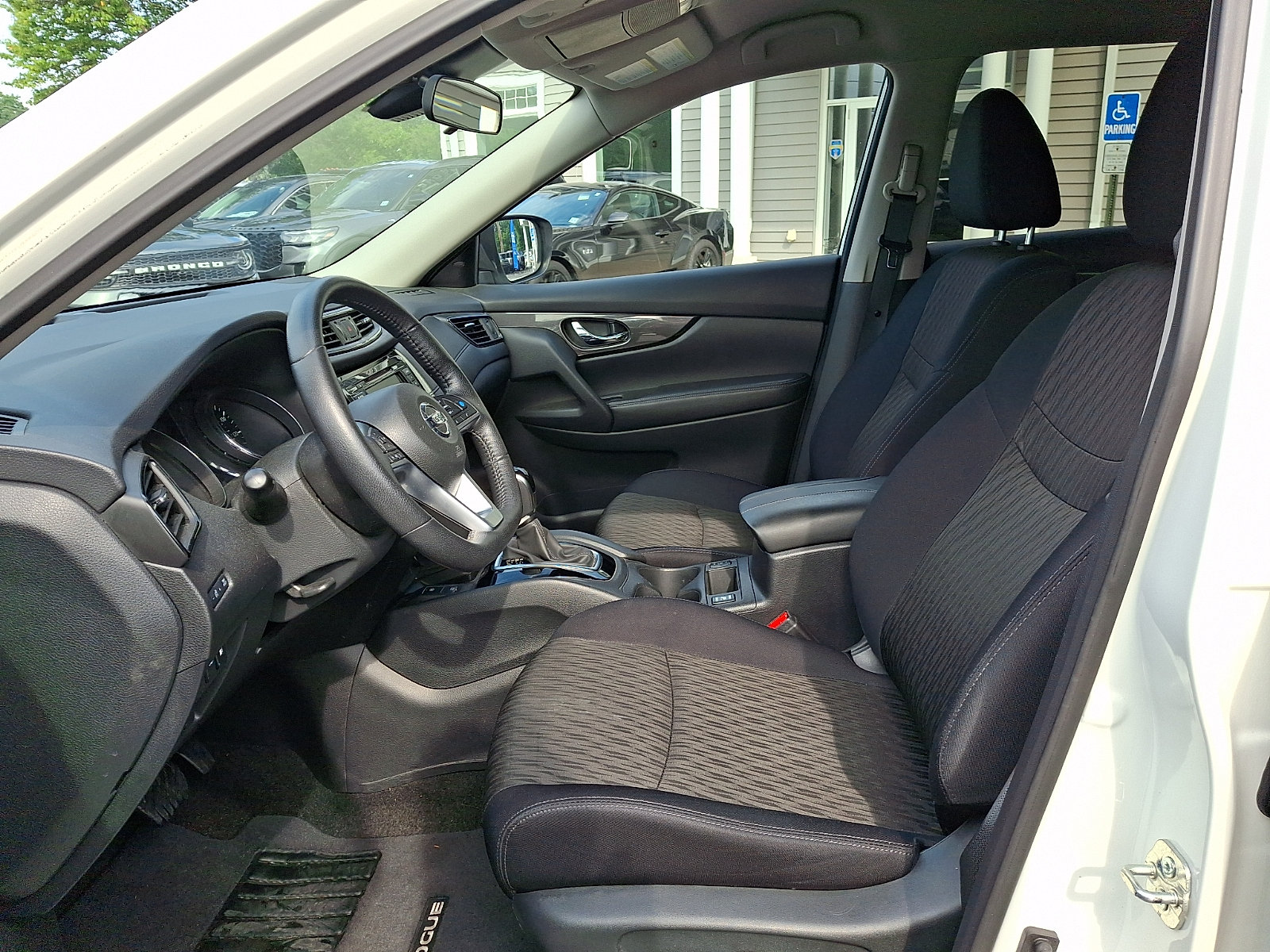 Used 2019 Nissan Rogue SV w/ Premium Package AWD/4WD image 14