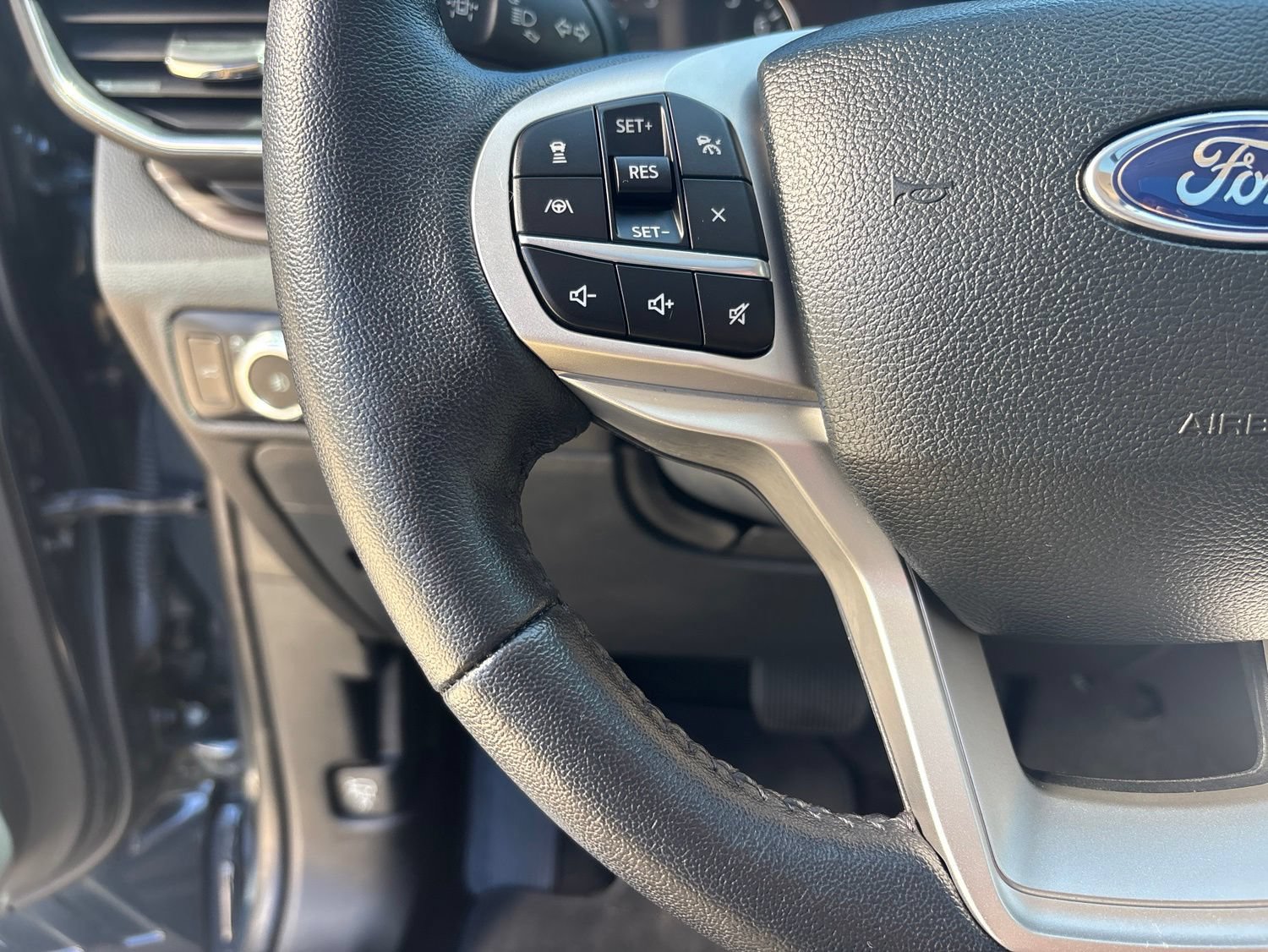 Certified 2023 Ford Explorer Limited w/ Limited Technology Package AWD/4WD image 19