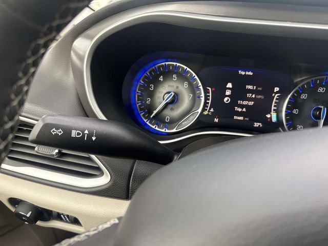 Used 2024 Chrysler Pacifica Touring-L image 31