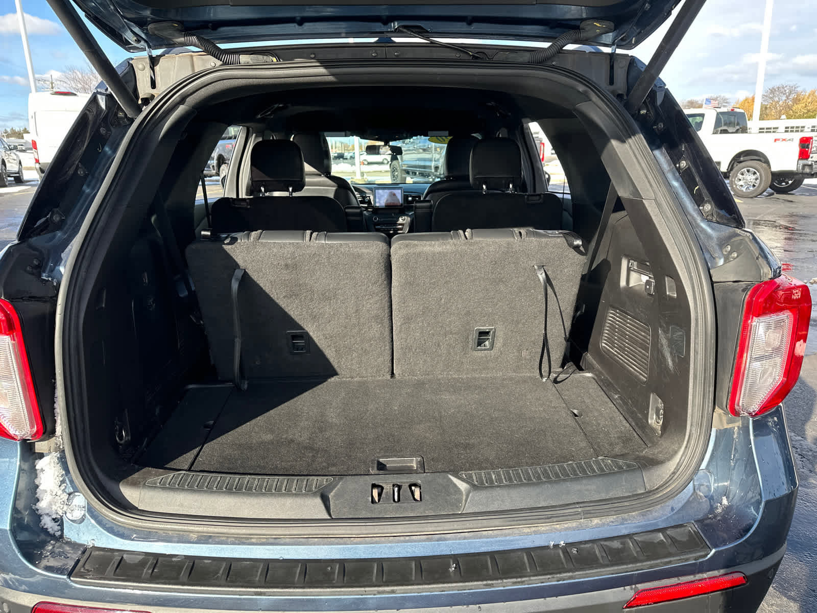 Certified 2020 Ford Explorer XLT w/ Equipment Group 202A image 32