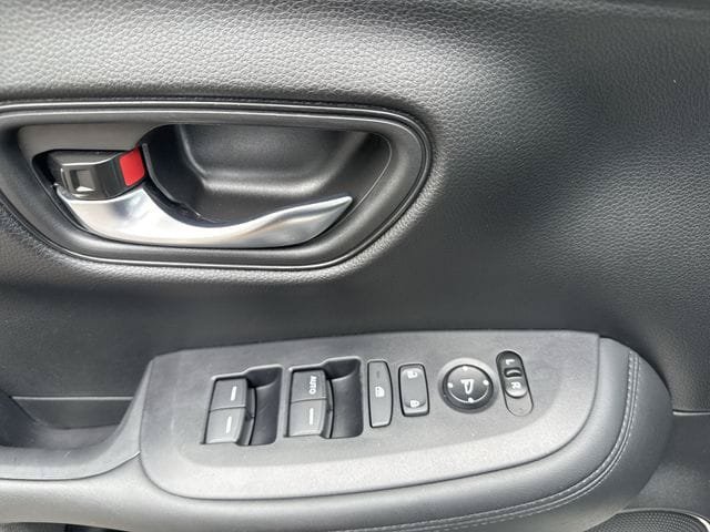 Used 2025 Honda HR-V LX image 13