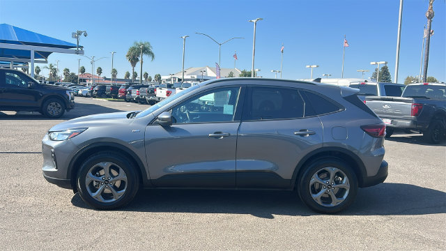 Certified 2025 Ford Escape ST-Line Select AWD/4WD image 7