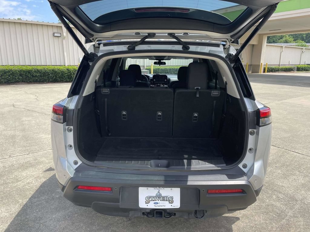 Used 2024 Nissan Pathfinder SV w/ SV Premium Package FWD image 10