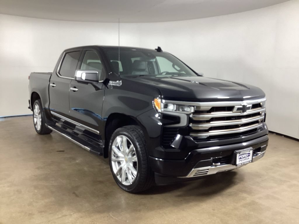 Used 2022 Chevrolet Silverado 1500 High Country w/ High Country Premium Package AWD/4WD image 3