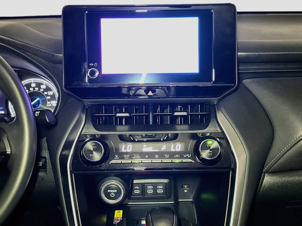 Used 2023 Toyota Venza LE AWD/4WD image 11