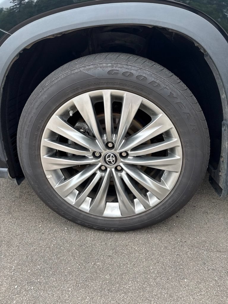 Used 2023 Toyota Highlander Platinum AWD/4WD image 30