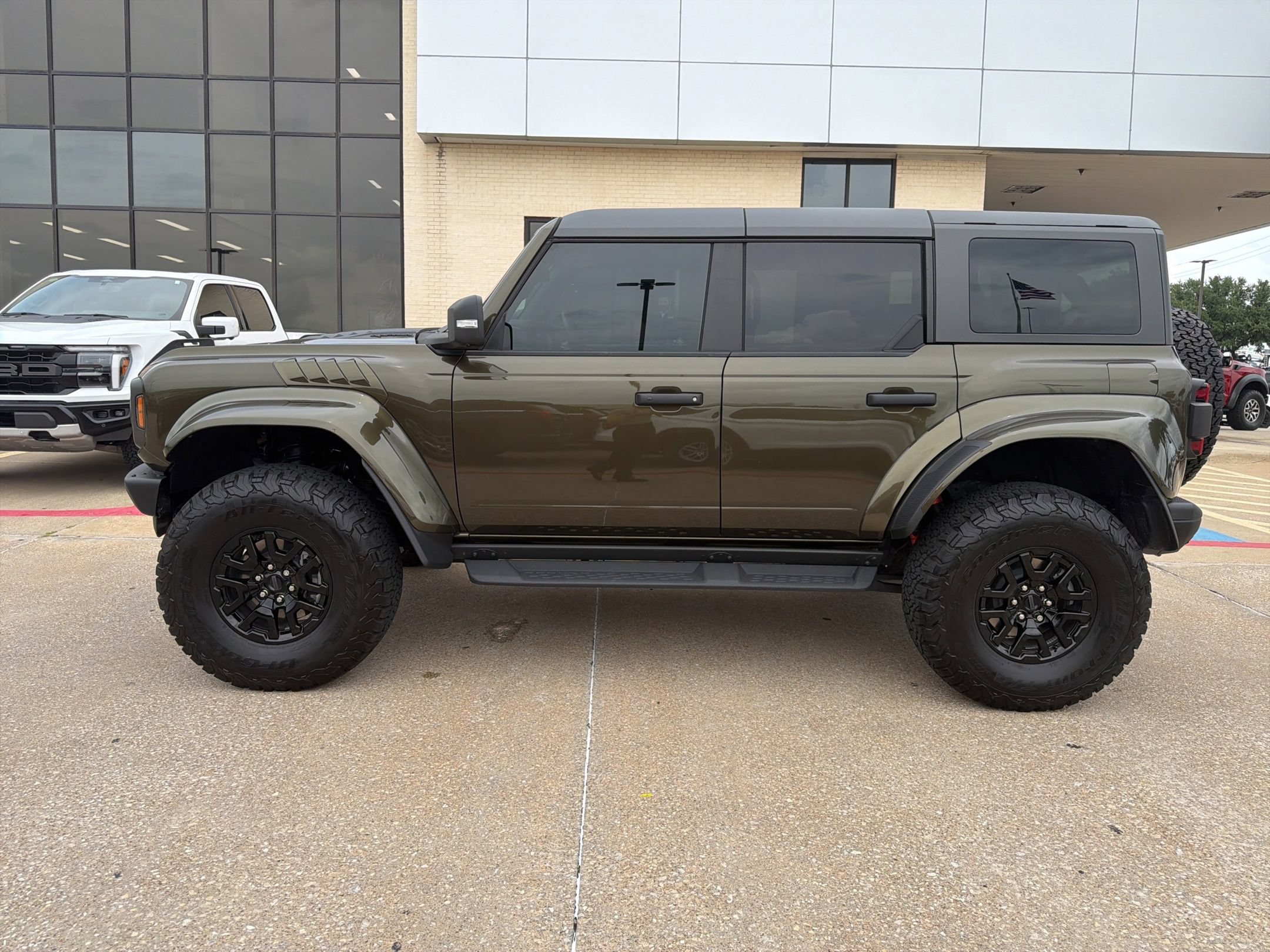 Certified 2025 Ford Bronco Raptor w/ Interior Carbon Fiber Pack AWD/4WD image 2